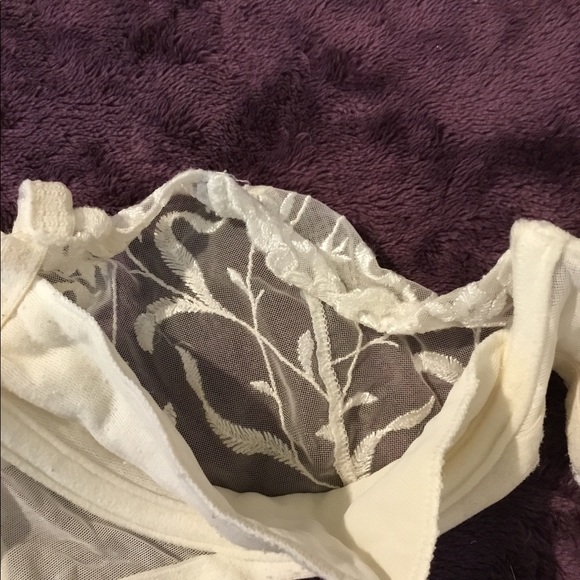 Vintage Victoria Secret White Lacy Demi Bra - Picture 13 of 14
